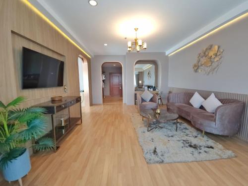 TV a/nebo společenská místnost v ubytování Siamgrand Hotel