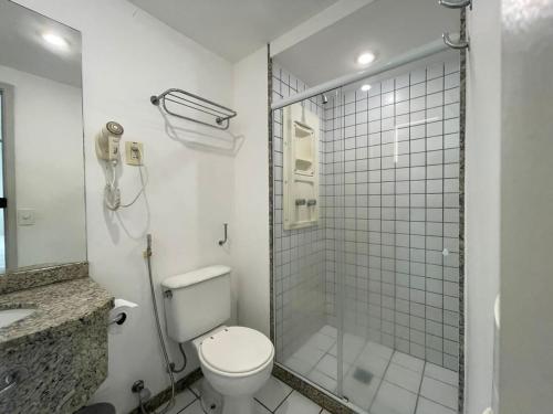 a bathroom with a shower and a toilet and a sink at Thuis I Apê Incrível na Praia do Canto + Garagem in Vitória