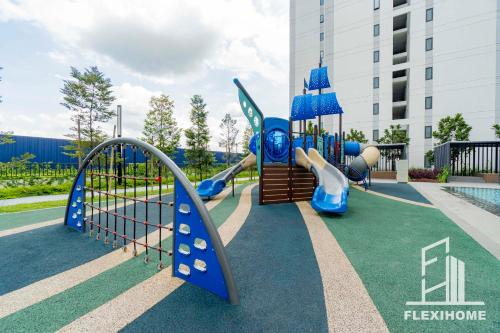 セパンにあるKLIA-KLIA 2, Comfy Studio, Horizon Suites Sepang-Dengkil by Flexihome-MYの建物前遊び場