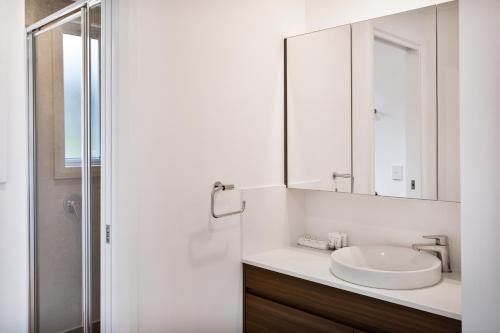 Ένα μπάνιο στο Seahorse Inn Hotel & Villas