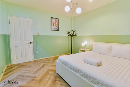 Postel nebo postele na pokoji v ubytování Nadda Pool Villa Ranong