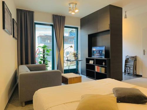 Cozy friendly place with free parking