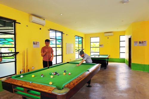 Biliár nebo kulečník v ubytování Shanghai Resort