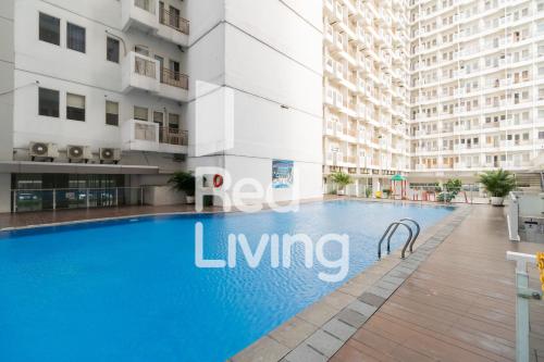 Πισίνα στο ή κοντά στο RedLiving Apartemen Sentul Tower - Skyland