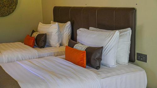 Cama o camas de una habitación en Sambiya River Lodge