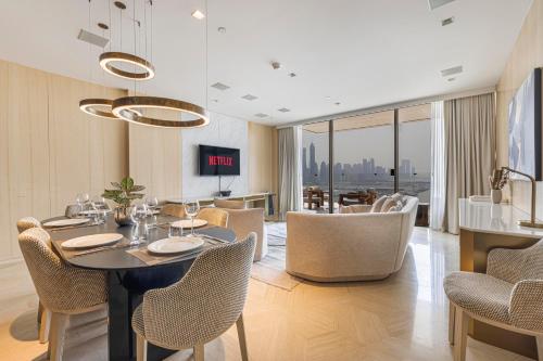 Gallery image ng Beautiful 2BR High-Floor Marina View in Five sa Dubai