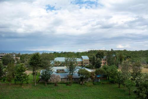 eine Luftansicht eines Hauses auf einem Feld in der Unterkunft 1 Bedroom Fully Furnished Nakuru in Nakuru
