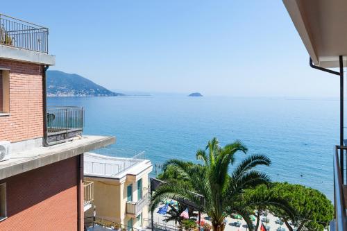 Frontline Beach Apartments - Happy Rentals