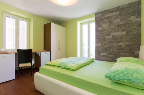 Ένα ή περισσότερα κρεβάτια σε δωμάτιο στο Villa Ajda - Green room