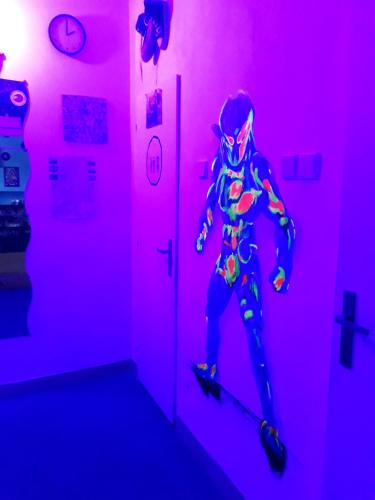 a statue of a person in a pink room at Ruta 80 Hostel in Brno