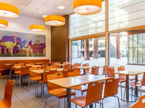 Um restaurante ou outro lugar para comer em ibis budget Antwerpen Centraal Station