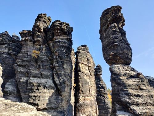 a group of rock formations in the sky at Ferienwohnungen Felsenkeller Bielatal in Bielatal