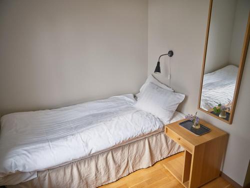 Ένα ή περισσότερα κρεβάτια σε δωμάτιο στο Herrestad Bed & Guestroom