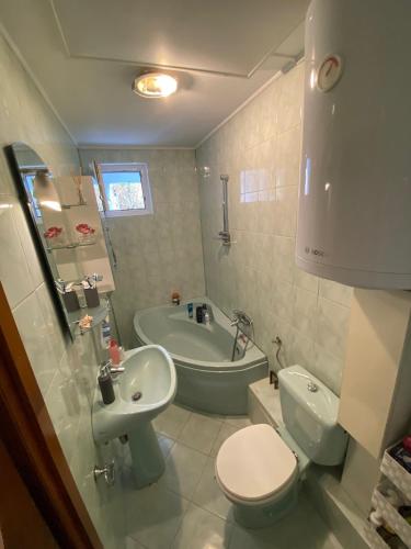 Kupatilo u objektu Sara House