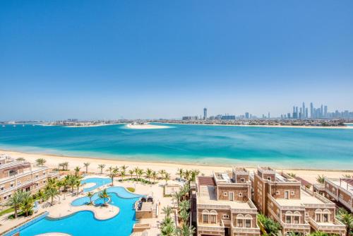 Stunning Beachfront Apartment on Palm Jumeirah 