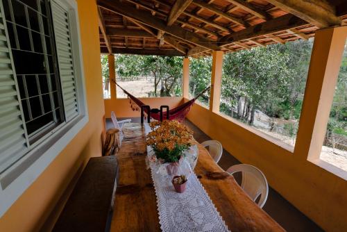 Μπαλκόνι ή βεράντα στο Recanto do sonho, com cachoeira no quintal