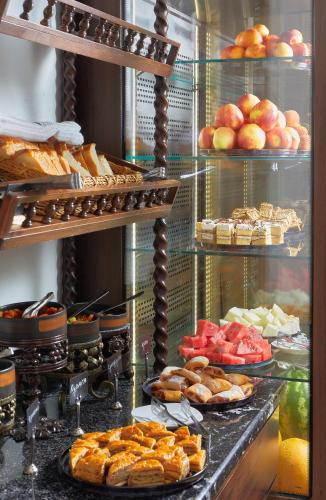 Eten bij of ergens in de buurt van het hotel

