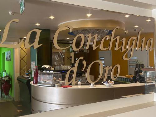 a restaurant with a sign that readsachingaching cafe at Palace Hotel & SPA La CONCHIGLIA D' ORO in Vicenza