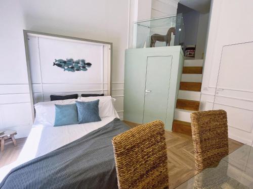 Posteľ alebo postele v izbe v ubytovaní Happy Family Apartments Cairoli Studio