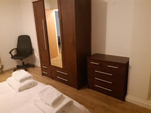 Ένα ή περισσότερα κρεβάτια σε δωμάτιο στο Yarmouth Apartments, Street Permit Parking, Close To Everything, Beach, Pier, Free WIFI