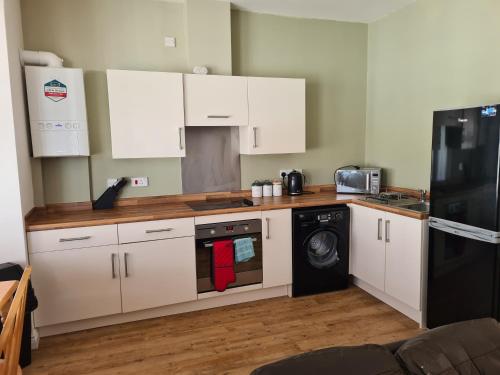 Η κουζίνα ή μικρή κουζίνα στο Yarmouth Apartments, Street Permit Parking, Close To Everything, Beach, Pier, Free WIFI