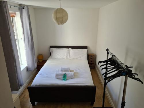 Ένα ή περισσότερα κρεβάτια σε δωμάτιο στο Yarmouth Apartments, Street Permit Parking, Close To Everything, Beach, Pier, Free WIFI