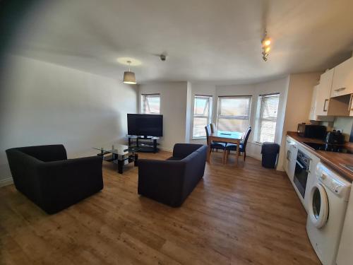 Η κουζίνα ή μικρή κουζίνα στο Yarmouth Apartments, Street Permit Parking, Close To Everything, Beach, Pier, Free WIFI