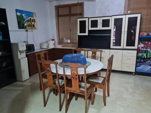 Kuchyň nebo kuchyňský kout v ubytování Homestay Haizal Dataran Segar Haizal Guest House