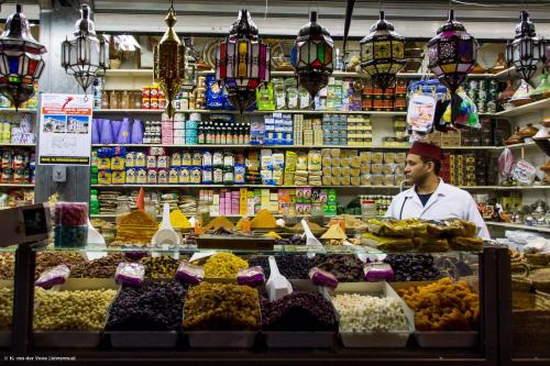 a man standing behind a counter in a food market at B&B Habitat in Beverwijk