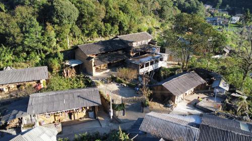 an overhead view of an old building with roofs at Nhà Cổ Lao Xa Homestay Hmong in Dồng Văn