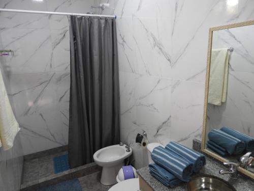 Koupelna v ubytování Departamento nuevo, amplio y cercano al centro de Posadas II