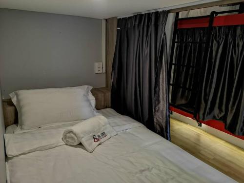 Postel nebo postele na pokoji v ubytování So Good Haad Rin Hostel