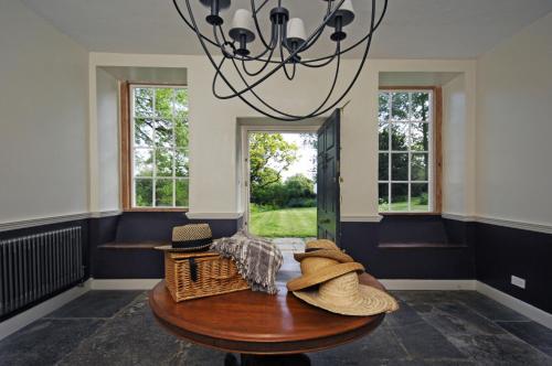 Ruang duduk di Topside House - Beautiful 7 bedroom house with hottub wifi and parking near Bath Wells Frome
