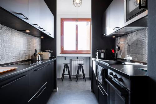BLACK & WHITE flat in Naviglio/ porta Genova