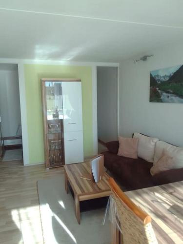 a living room with a couch and a coffee table at FeWo Bergtraum. Die gute Laune Wohnung. in Altenau