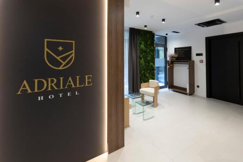 Un certificado, premio, letrero u otro documento en Hotel Adriale