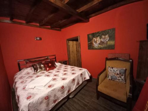 Postel nebo postele na pokoji v ubytování Demeter Rose Stonehouse Pansion