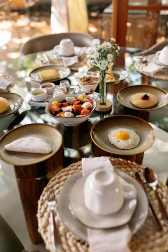 a long table with plates of food on it at Refúgio na Serra Boutique Hotel in Mucugê