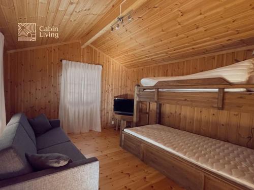 a room with two bunk beds and a couch at Grand cabin at Nesfjellet with lovely view, inddor Jacuzzi & sauna in Nes i Ådal