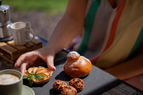 a person reaching for a plate of food on a table at I Carusi Relais in Noto