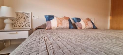 En eller flere senge i et værelse på APARTAMENTO JABALON