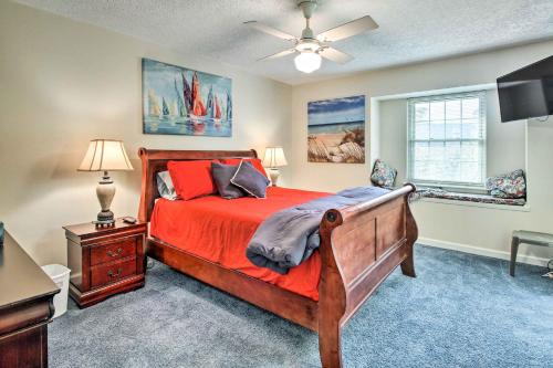 En eller flere senge i et værelse på Savannah Escape about 11 Mi to Historic District!
