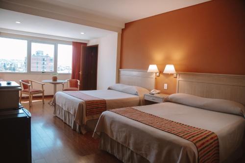 Una cama o camas en una habitación de Casa Real Hotel