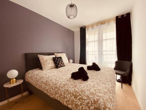 a bedroom with a bed with two stuffed animals on it at Disneyland Dream 5 - Charmante Maison 10 pax in Chessy