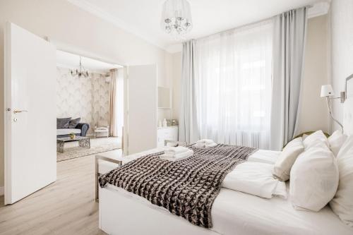 Posteľ alebo postele v izbe v ubytovaní De Luxe 1-bedroom, 2-bathroom Condo in the Center