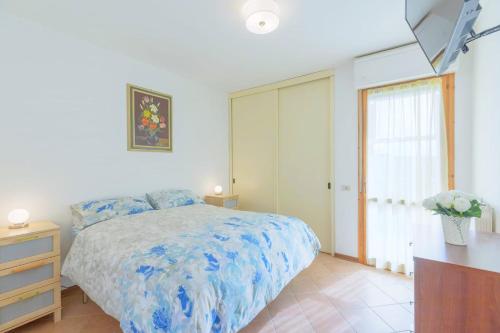 a bedroom with a bed and a dresser and a window at [Siena] Appartamento con splendido terrazzo in Presciano