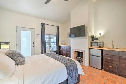 Intimate Cave Creek Studio with Mountain Views!