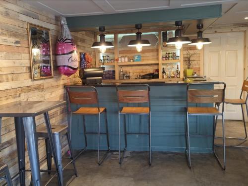 a blue bar with stools in a restaurant at Peacock Lake Glamping in Nottingham
