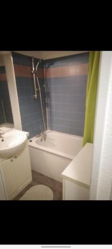 a bathroom with a sink and a toilet and a tub at Appartement Ipanema Sud in Canet-en-Roussillon