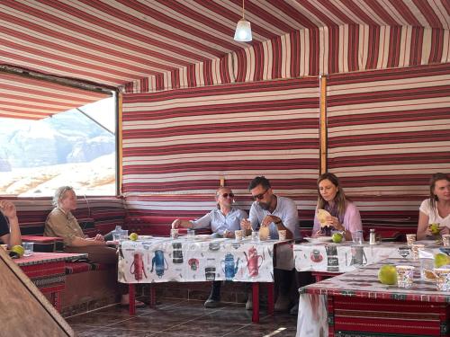 Hosté ubytování Zarb Desert Camp